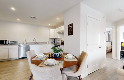 Somersworth Apartment | Dog-friendly condo with full kitchen, central AC, & fast WiFi in a walkable area