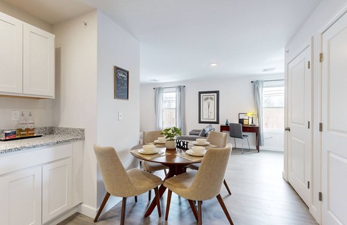 Somersworth Apartment | Dog-friendly condo with full kitchen, central AC, & fast WiFi in a walkable area