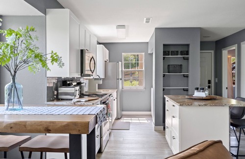 Indian Point Condo | Dog-Friendly Condo with Shared Pool, Washer/Dryer, and Central AC