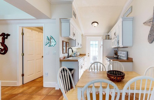 Ilexhurst Cottage | Dog-friendly cottage w/island views, shared pool & private patio - beach nearby