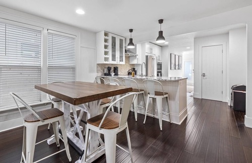 North End House | DOG FRIENDLY! EPIC Hyde Park Location! Remodeled 1940 Bungalow | Back Deck w/Shade & Dining Table