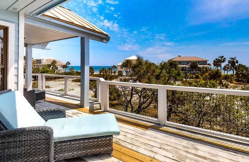 Plantation House | Dog-friendly Gulf-view home with a pool, washer/dryer, fireplace & AC