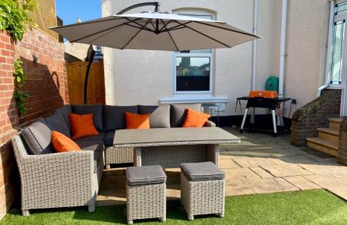 Exmouth House | Dog friendly home close to the beach and the town