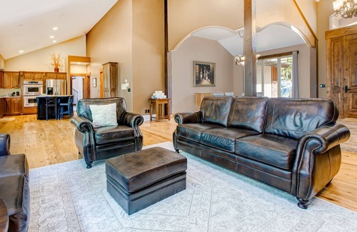 Summit Park House | Dog-friendly home on golf course with 3 gas fireplaces, pool table & 2 kitchens