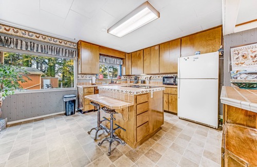 Barview House | Dog-Friendly Home with Wi-Fi, Peaceful Surroundings, Gorgeous Bay Views