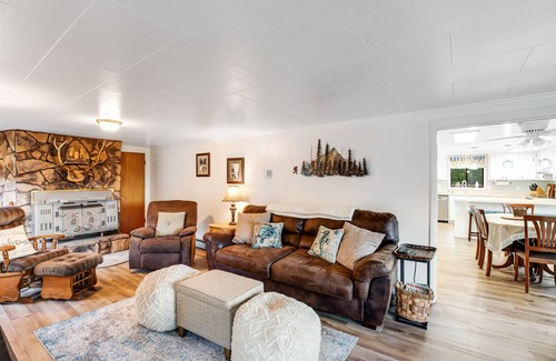 Florence House | Dog-friendly home with Siuslaw River views, fireplace & WiFi - near beach & town