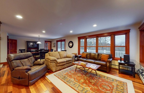 Ludlow House | Dog-friendly house near skiing with mountain view, game room, fireplace, & grill