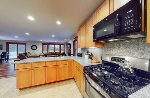 Ludlow House | Dog-friendly house near skiing with mountain view, game room, fireplace, & grill