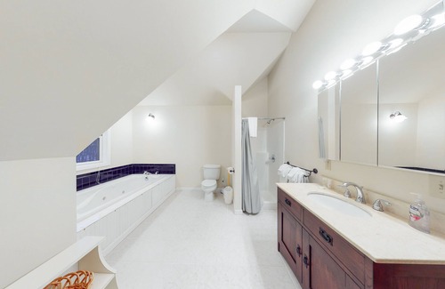 Ludlow House | Dog-friendly house near skiing with mountain view, game room, fireplace, & grill