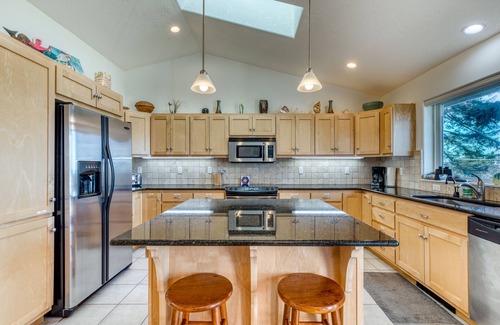 Seal Rock House | Dog-friendly house w/ocean & mountain views - easy beach/park access, game room