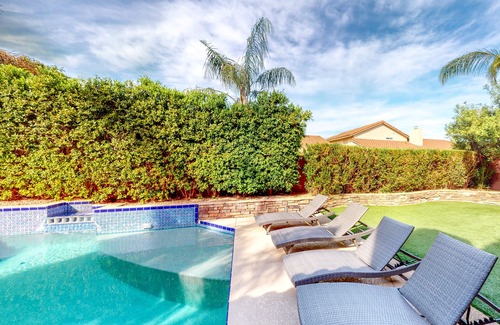Paradise Park Vista House | Dog-friendly house with private pool, WiFi, firepit, central AC & washer/dryer