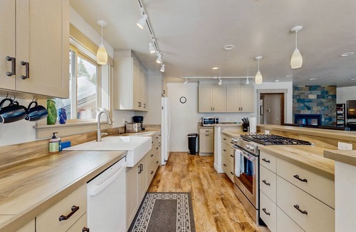 McCall Cabin | Dog-friendly lake-view home with great outdoor space & private hot tub