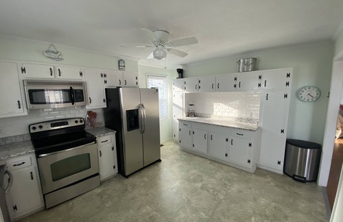 Ocean Isle Beach Cottage | Dog-Friendly, No-Smoking, Ocean Front Cottage, Center of the Island