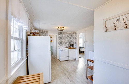 Old Orchard Beach Cottage | Dog-friendly Old Orchard Beach Home < 1 Mi to Pier