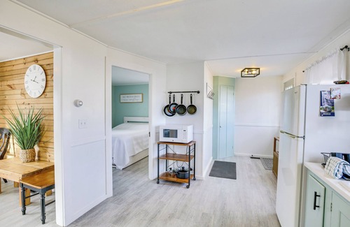 Old Orchard Beach Cottage | Dog-friendly Old Orchard Beach Home < 1 Mi to Pier