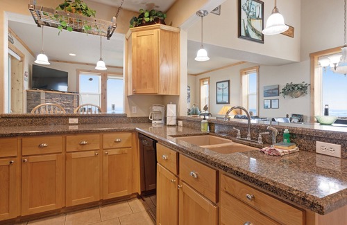 Gold Beach House | Dog-Friendly Oceanfront Home with Private Hot Tub and Unbeatable Views