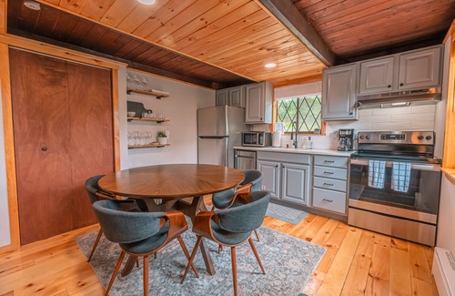 Long Pond Ski Chalet | Dog Friendly Poconos Chalet with Fireplace. Close to Lakes, skiing & Kalahari