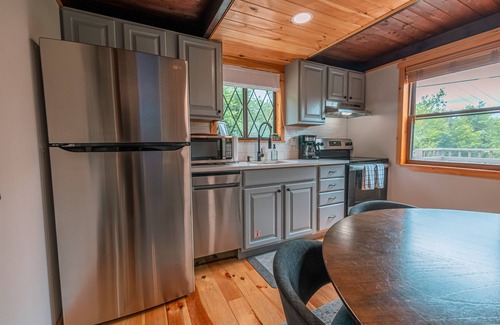 Long Pond Ski Chalet | Dog Friendly Poconos Chalet with Fireplace. Close to Lakes, skiing & Kalahari