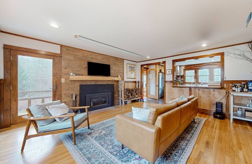 Easton House | Dog-friendly retreat near outdoor rec with wood stove, firepit, desk, & mtn view