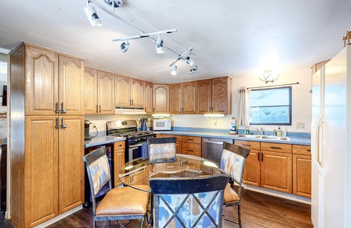 Florissant House | Dog-friendly rustic cabin with a wood-burning fireplace, porch, and washer/dryer