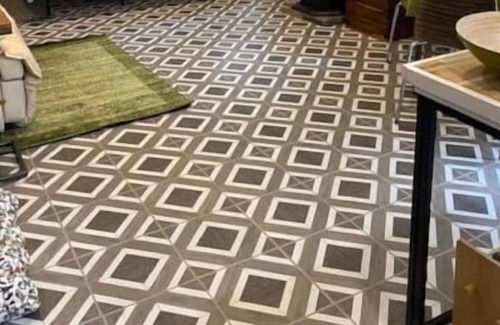 Murphy Apartment | Dog Friendly Studio with large TV, King Bed. Close to Applegate Valley Wineries.
