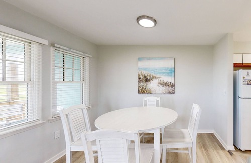 Buxton House | Dog-friendly townhouse w/WiFi, private W/D, shared pool, AC - ocean view