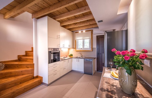 Psarou Villa | Dolce Luxury Suites Villas with private swimming pool 50 meters to the beach