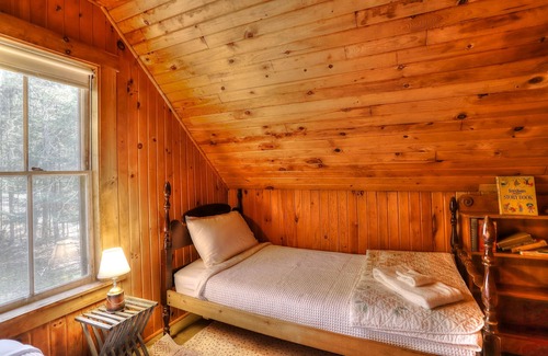 Rangeley House | Dolce Vita - Cozy 3 bedroom camp on Mooseloomeguntic Lake