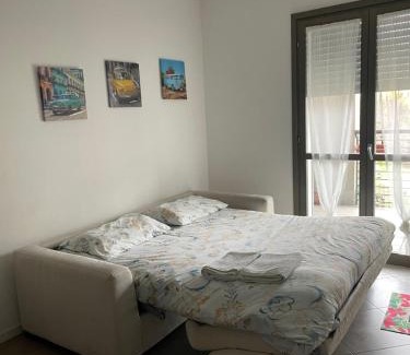 Zona XXXIII Acilia Sud Apartment | DolceCasaLeoGiu con parcheggio coperto gratuito