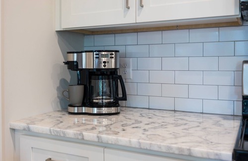 Whitebridge House | Dolly's Dreamhouse - Rooftop Deck - Mins to Downtown