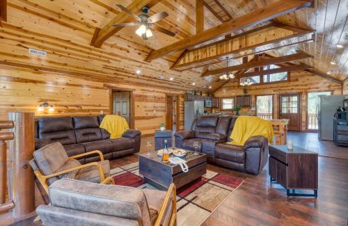 Caton House | Dolly's Lodge by AvantStay Sleeps 28 - Luxe Smokies Cabin Game Room Hot Tub Views Near Attractions