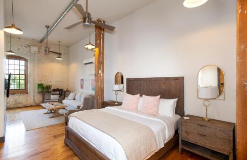 Downtown Knoxville Apartment | Dollys Downtown Loft Knoxville