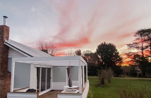 Lyonville House | Dolly’s Lyonville : a country escape with modern comfort & casual vibes