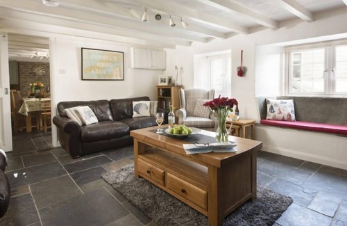 Coverack Cottage | Dolor Cottage just a few yards away from the beach