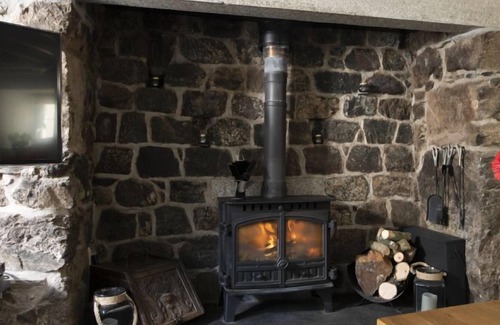 Coverack Cottage | Dolor Cottage just a few yards away from the beach