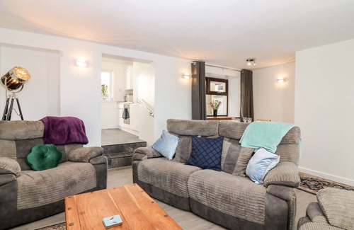 Banff Cottage | DOLPHIN COTTAGE, pet friendly, character holiday cottage in Banff