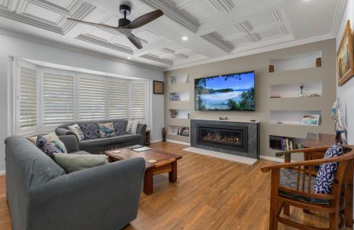 Callala Bay House | Dolphin Cove - Pet Friendly with Fireplace