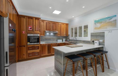 Callala Bay House | Dolphin Cove - Pet Friendly with Fireplace