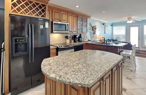Galveston Condo | Dolphin Lair | Oceanfront + Pool