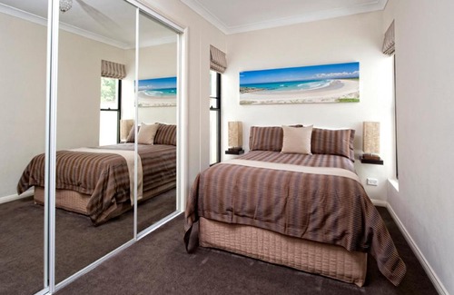 Vincentia Hotel | Dolphin Shores