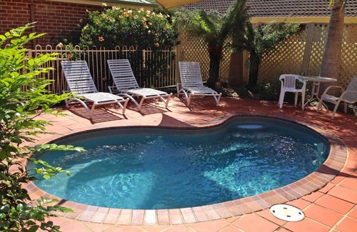 Vincentia Hotel | Dolphin Shores