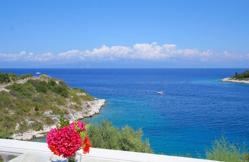 Katsimatika Villa | Dolphin Studio Swimming Pool Walk to Beach Sea Views A C Wifi Car Not Required - 559
