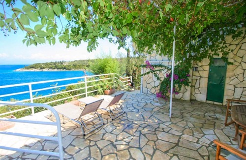 Katsimatika Villa | Dolphin Studio Swimming Pool Walk to Beach Sea Views A C Wifi Car Not Required - 559