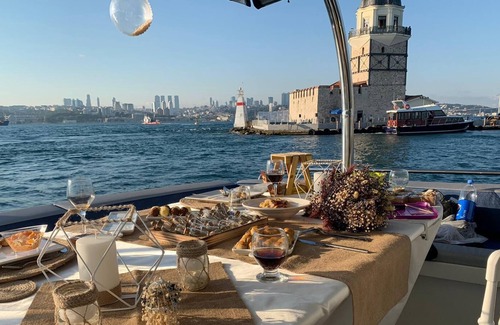 Bebek Boat Rental | DOLPHIN YACHT