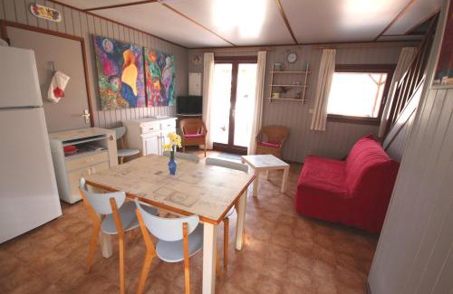 Portiragnes-Plage Villa | Domaine de vacances à 600m de la plage villa 2 chambres climatisées, 4 à 5 couchages, WIFI, 2 terrasses, parking , animations et piscines en supplément LRTAMB15