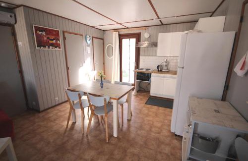Portiragnes-Plage Villa | Domaine de vacances à 600m de la plage villa 2 chambres climatisées, 4 à 5 couchages, WIFI, 2 terrasses, parking , animations et piscines en supplément LRTAMB15