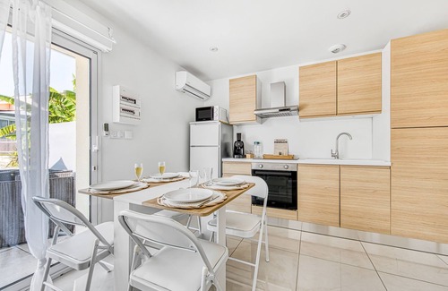 Ordonnac House | Domaine Julaya Holiday Home Between Castles and Beach