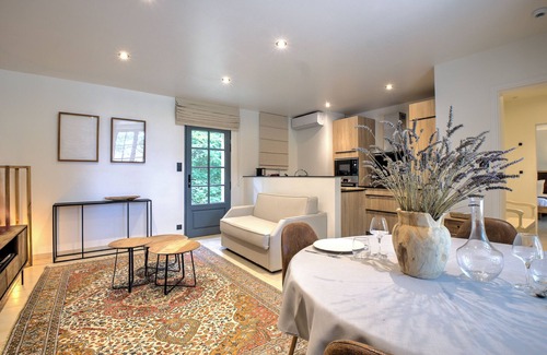 Vitrac Villa | Domaine Les Hauts De Chaunac with private pool, Wi-Fi and air conditioning
