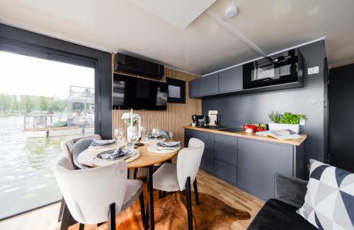 Ruciane-Nida Apartment | Domek na wodzie - Houseboat -sauna, taras na dachu, dwie sypialnie