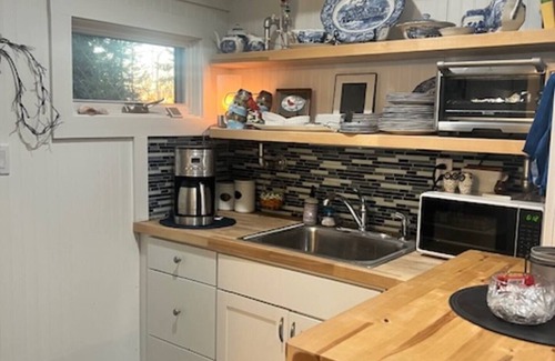 Harpswell Apartment | Don't miss this charming studio overlooking Quahog Bay in scenic Harpswell!